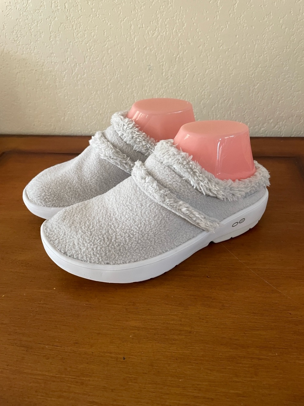 Oofos OOcoozie Mules Women's Comfort Sherpa Slip On Shoes Size 7.5 Light Grey